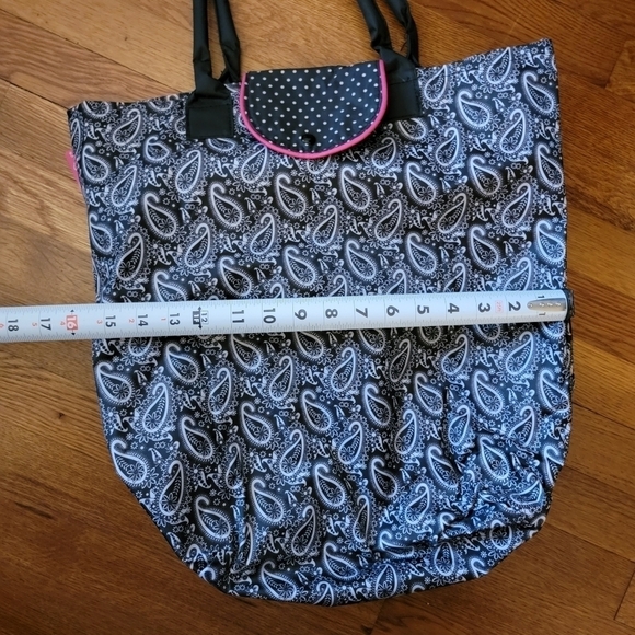 The Pampered Chef Large Tote Foldable Black Pink - Picture 10 of 14